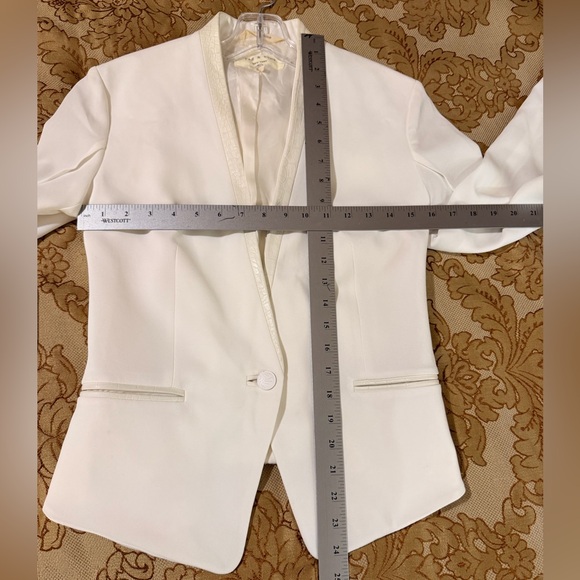 Rag and Bone White Pascal Blazer with Leather Trim on pockets and lapel. Sz 6 - Picture 12 of 14